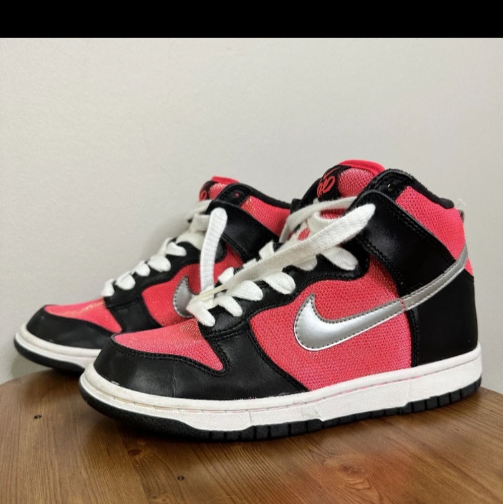 Nike dunk women's pink black size 7 like new